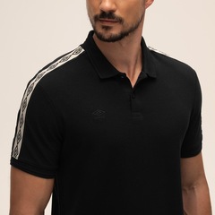 Camisa Polo Umbro Tape F.C. - Masculina - Foto 4