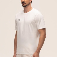 Camiseta Masculina Umbro Beyond The Pitch - Foto 2