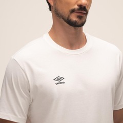 Camiseta Masculina Umbro Beyond The Pitch - Foto 3