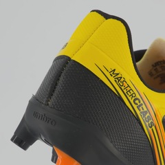 Chuteira de Campo Adulto Umbro Master Class Club - Foto 6
