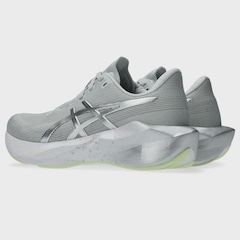 Tênis Feminino ASICS Novablast 6 Platinum - Foto 6