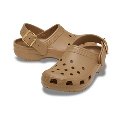 Sandália Crocs Classic Metallic Buckle Clog Sepia - Unissex - Foto 3