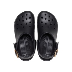 Sandália Crocs Classic Metallic Buckle Clog Black - Unissex - Foto 4