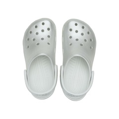 Sandália Crocs Classic Tinted Metallic Clog Moonlight - Unissex - Foto 4