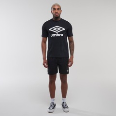 Camiseta Umbro Essential Logo - Masculina - Foto 4