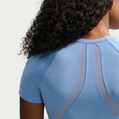 Camiseta Dri-FIT Nike Universa Mesh Feminina - Foto 2