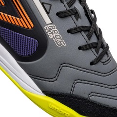 Chuteira de Futsal Umbro Pro 5 Bump Club - Unissex - Foto 5