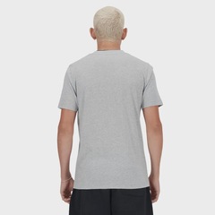 Camiseta New Balance Essentials Masculina - Foto 2