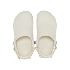 Sandália Unissex Crocs Classic Crafted Vegan Suede Clog SUMMIT - Foto 4