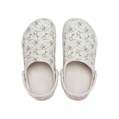 Sandália Crocs Classic Crafted Disty Floral Clog Cocoa Cream - Unissex - Foto 4