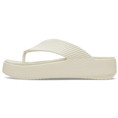 Sandália crocs getaway groove platform flip sandstone - Unissex - Foto 3