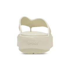 Sandália crocs getaway groove platform flip sandstone - Unissex - Foto 7