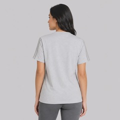 Camiseta adidas Essentials 3 Stripes Feminina - Foto 4