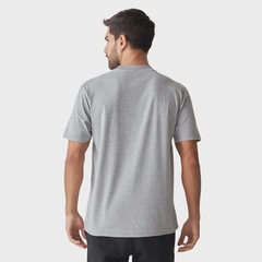 Camiseta New Balance Essentials Sl - Masculina - Foto 4