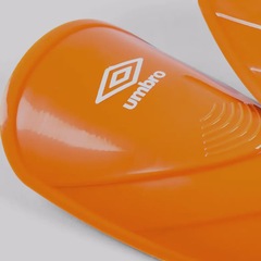Caneleira Umbro Team ST Infantil - Foto 4