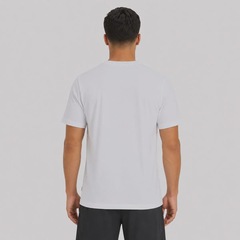 Camiseta New Balance Reimagined Graphic Masculina - Foto 4