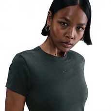 Camiseta Nike Sportswear Chill Knit Cropped - Feminina