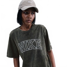 Imagem do produto Camiseta Nike Sportswear Classics Feminina na posição 12 de 5