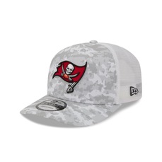 Boné New Era 9Seventy Tampa Bay Buccaneers NFL Salute Service 2025 Masculino