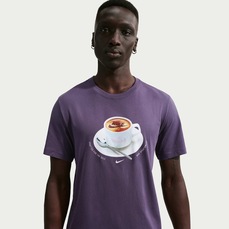 Imagem do produto Camiseta Nike Sportswear Café Swoosh Mug Unissex na posição 4 de 5