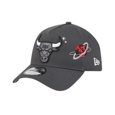 Imagem do produto Boné Masculino New Era 940A-Frame Planets Chicago Bulls Aba Curva na posição 3 de 4
