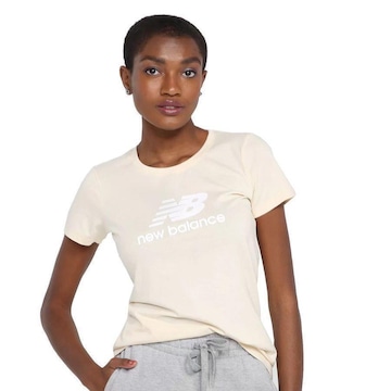 Camiseta New Balance Manga Curta Essentials - Feminina