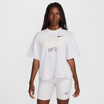 Camiseta Nike Sportswear Classic - Feminina