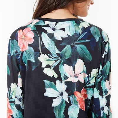 Camiseta Manga Longa Farm Rio Xô Suor Floral Manaus - Feminina - Foto 4