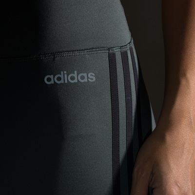 Calça Legging adidas D2M 3S HR LT - Feminina - Foto 4
