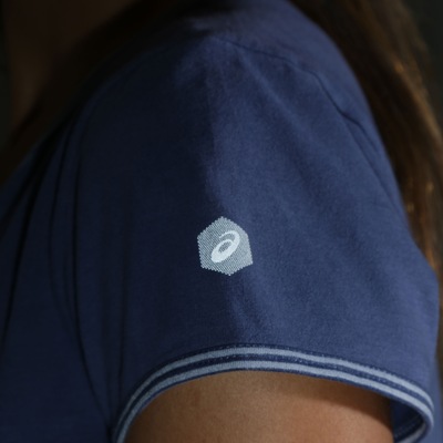 Camiseta Asics Training Stripe SS Tee - Feminina - Foto 5