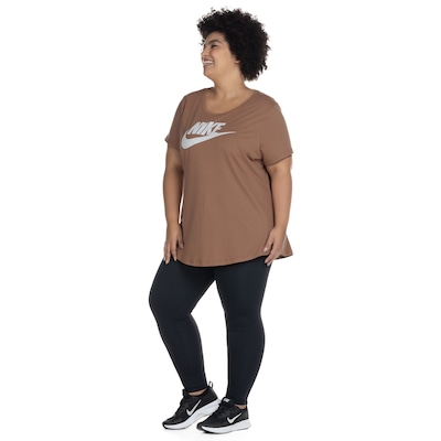 Camiseta Nike Sportswear Essential Plus - Feminina - Foto 4