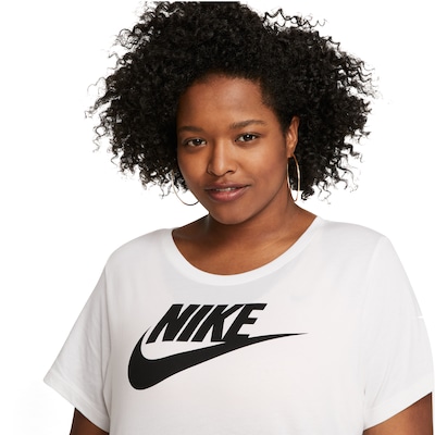 Camiseta Nike Sportswear Essential Plus - Feminina - Foto 3