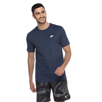 Camiseta Nike Sportwear Club - Masculina - Foto 2