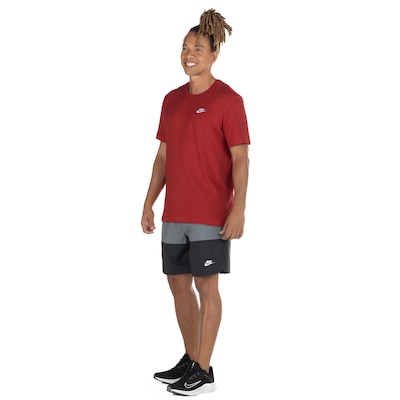 Camiseta Nike Sportwear Club - Masculina - Foto 4