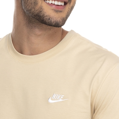 Camiseta Nike Sportwear Club - Masculina - Foto 4