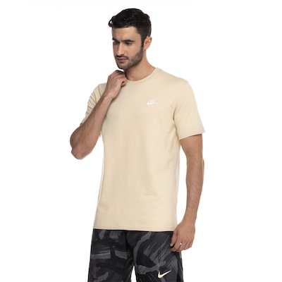 Camiseta Nike Sportwear Club - Masculina - Foto 5