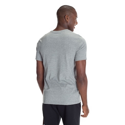 Camiseta Nike Sportwear Club - Masculina - Foto 3