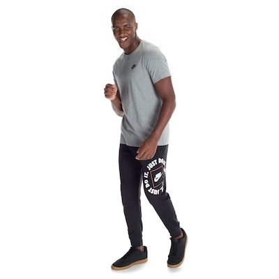 Camiseta Nike Sportwear Club - Masculina - Foto 4