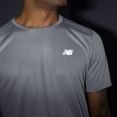 Camiseta New Balance Manga Curta Sport Tech - Masculina - Foto 4