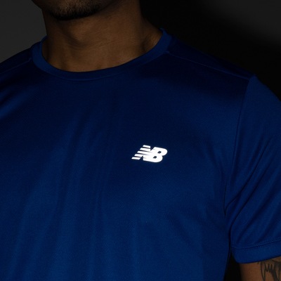Camiseta New Balance Manga Curta Sport Tech - Masculina - Foto 4