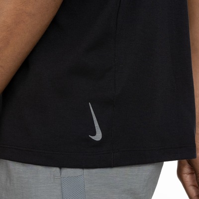 Camiseta Nike Manga Curta Top SS Core Yoga - Masculina - Foto 4