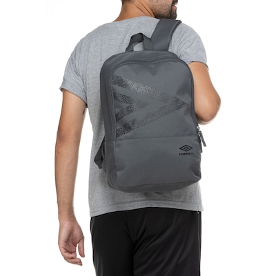 Mochila Umbro Stamp Diamond - 16 Litros - Foto 1
