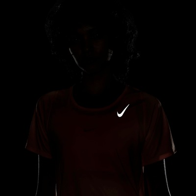 Camiseta Nike Manga Curta Dri-Fit Race Top SS - Feminina - Foto 6