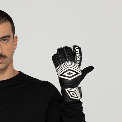 Luva de Goleiro Umbro - Adulto - Foto 4