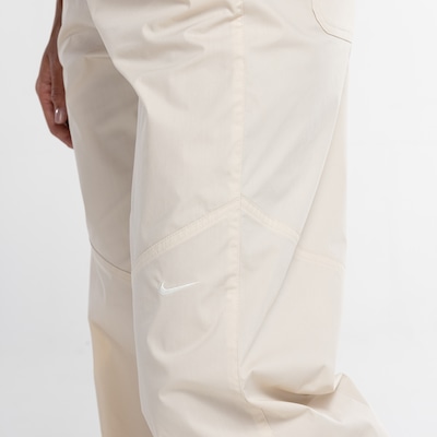 Calça Feminina Nike Sportswear Essential Woven High-Rise Open Hem - Foto 6