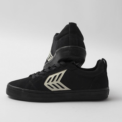 Tênis Cariuma Catiba Pro Low All Black Suede And Canvas Ivory Logo - Foto 6
