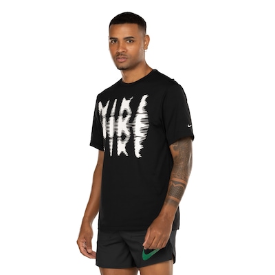 Camiseta Masculina Nike Manga Curta Dri-Fit UV Hyverse - Foto 2