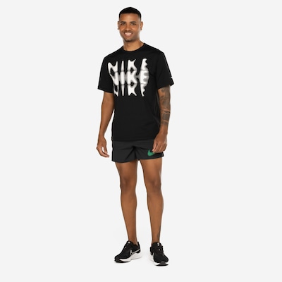 Camiseta Masculina Nike Manga Curta Dri-Fit UV Hyverse - Foto 4