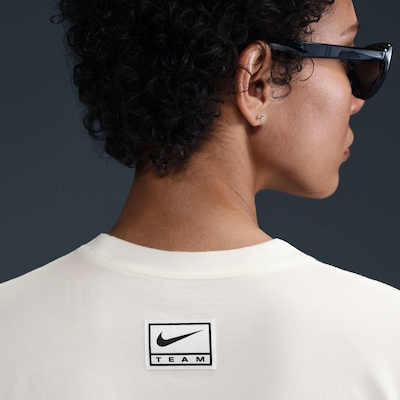 Camiseta Nike Cropeed Sportswear Street Feminina - Foto 3