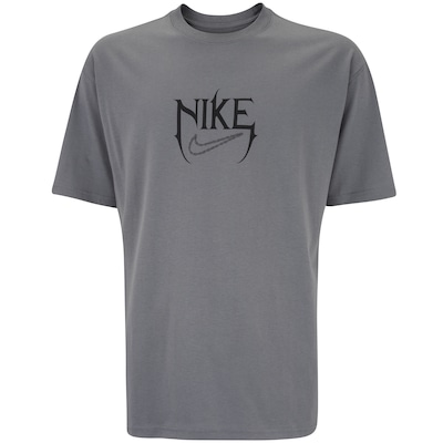 Camiseta Nike M90 Verbiage Masculina - Foto 1